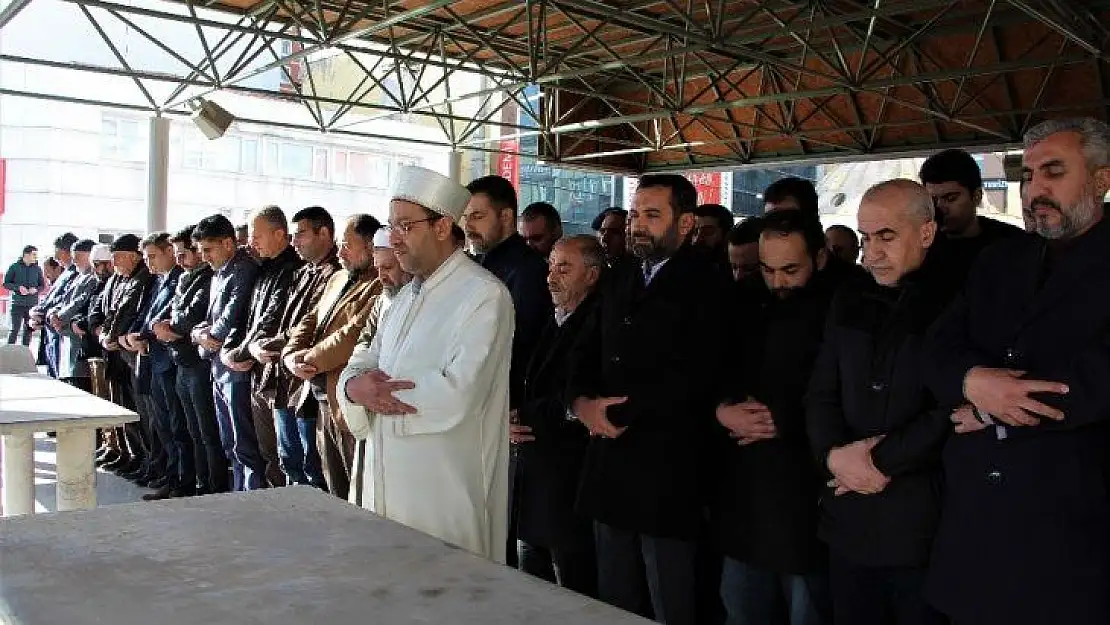 İdlib şehitleri için Elazığ'da gıyabi namaz kılındı