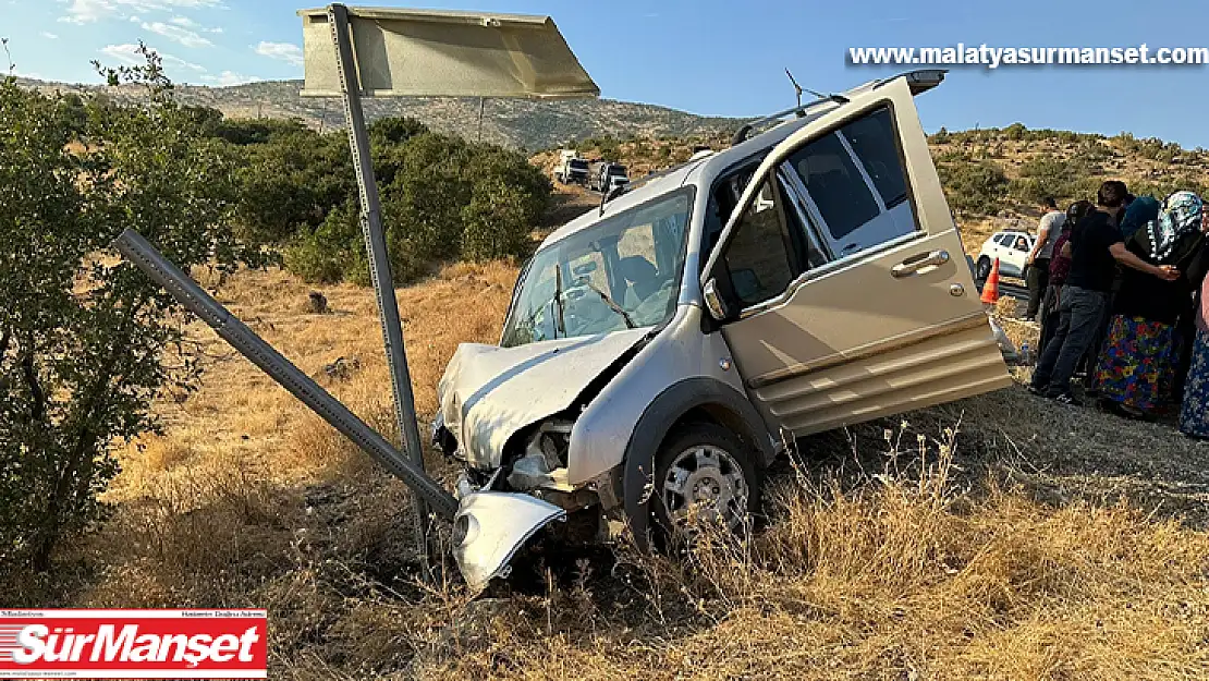 İki hafif ticari aracın çarpışması sonucu 9 kişi yaralandı