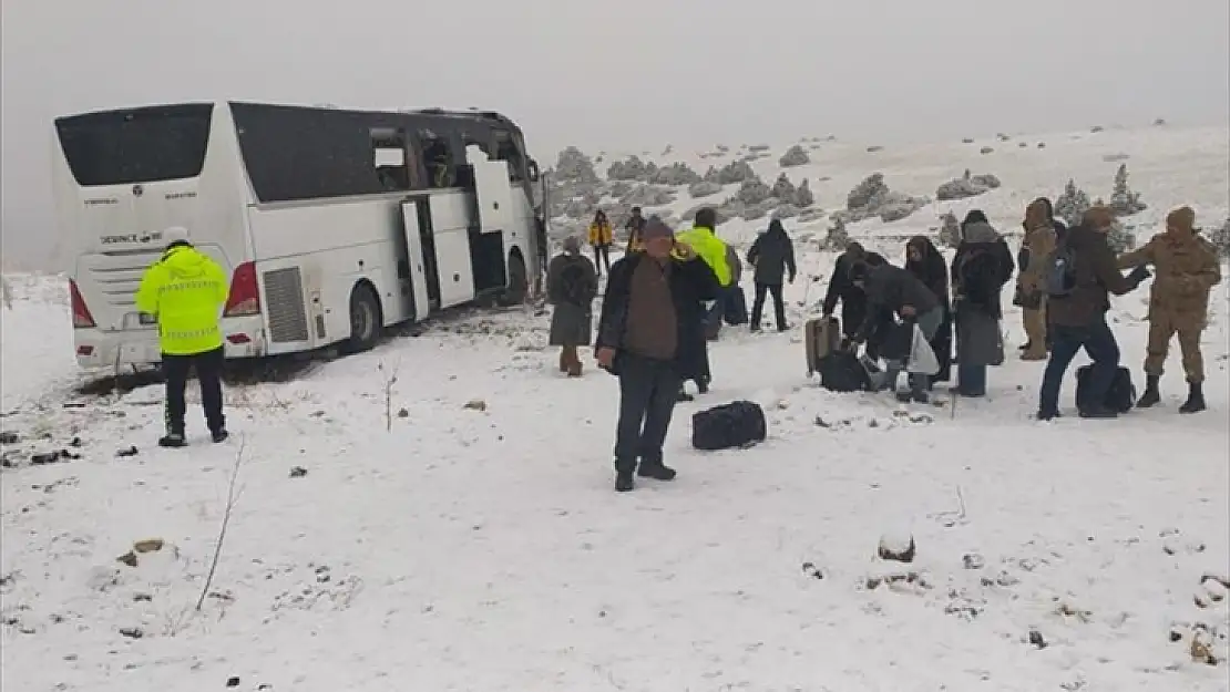 Zincirleme Trafik Kazasında 2 Kişi Öldü 8 Kişi Yaralandı