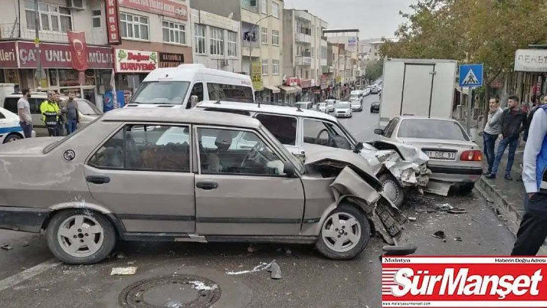 İki otomobil çarpıştı