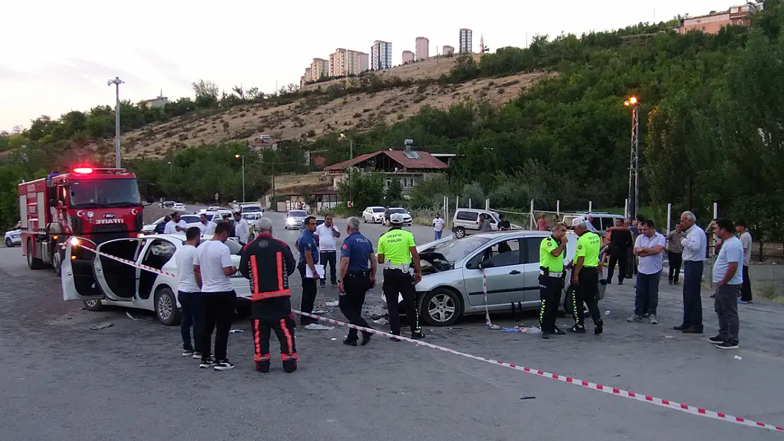 İki Otomobil Kafa Kafaya Çarpıştı Malatya'da 11 Yaralı Var