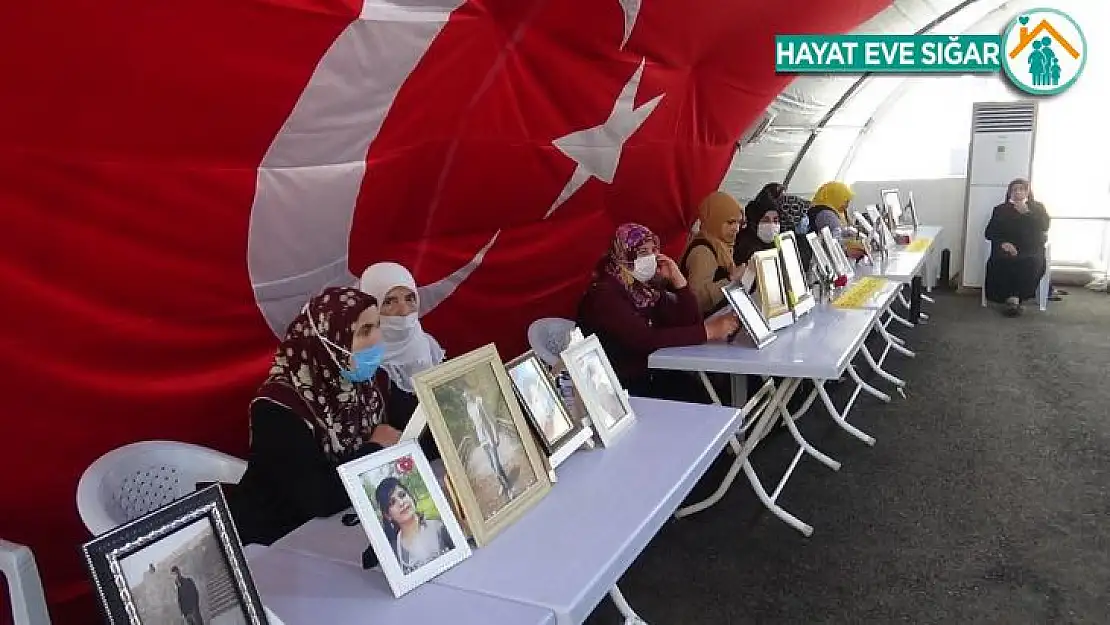 İki teröristin örgütten kaçarak teslim olması evlat nöbetindeki aileleri umutlandırdı