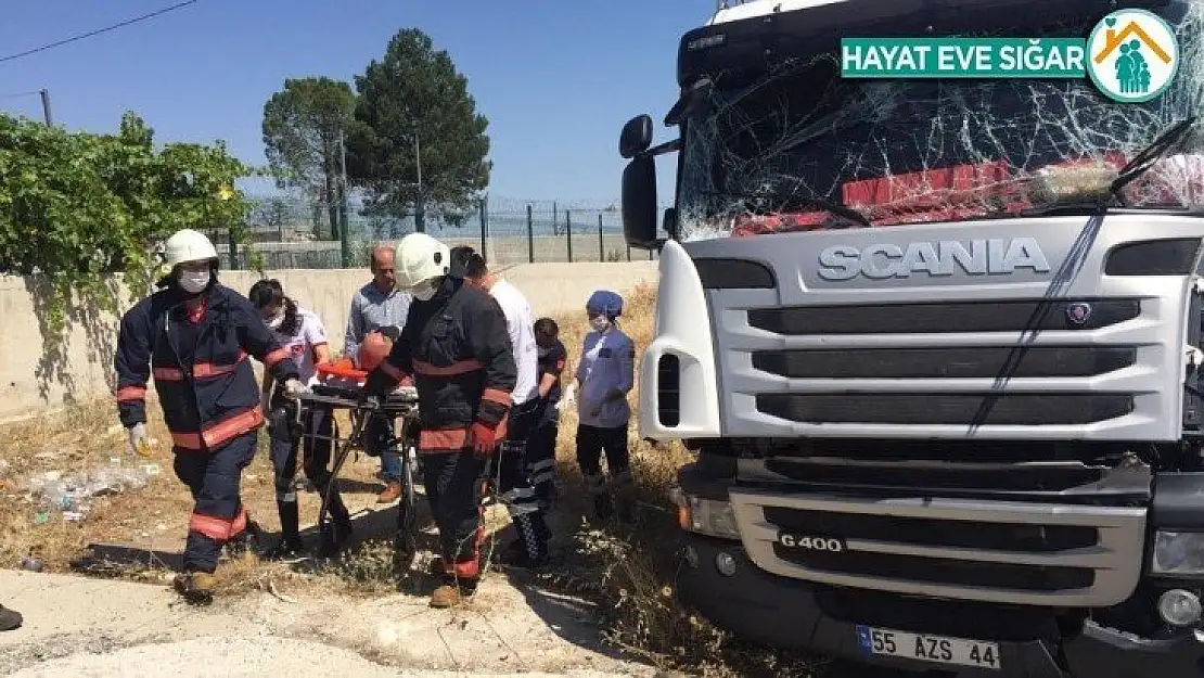 İki tırın karıştığı kazada 1 kişi yaralandı