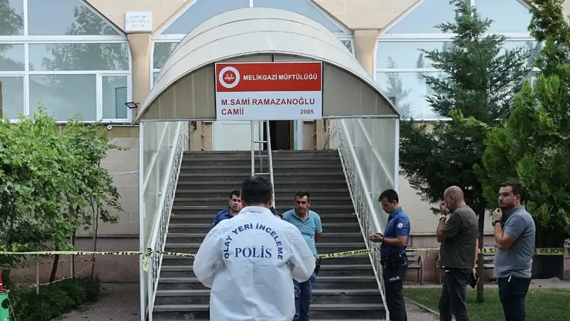 İkindi Namazında Kan Döküldü! Cami Avlusunda Cinayet