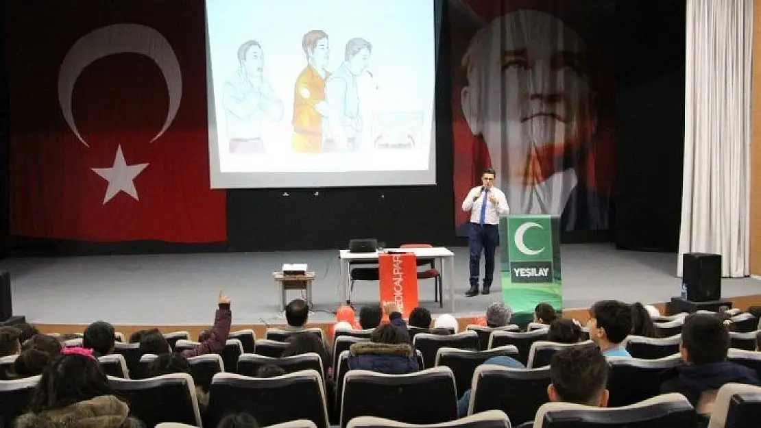 İlk ve ortaokul öğrencilerine ilk yardımın önemi anlatıldı