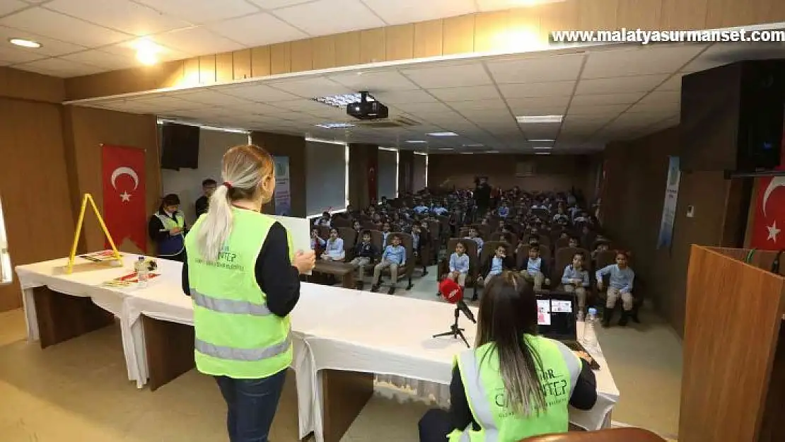 İlkokul öğrencilerine trafikte güvenlik eğitimi