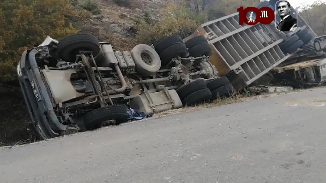 İş Makinesi Taşıyan Tır Devrildi 2 Kişi Öldü