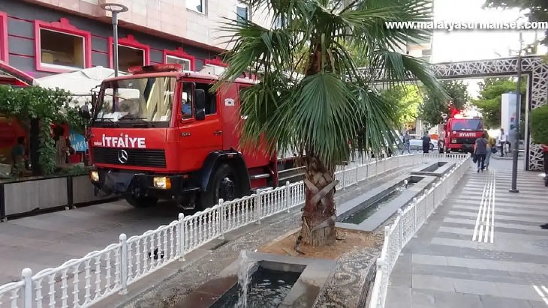 İş merkezinin çatı katında çıkan yangın korkuttu