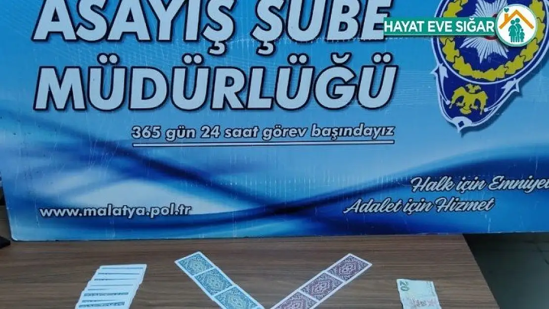 İş yerinde kumarcılar uynayanlara baskın