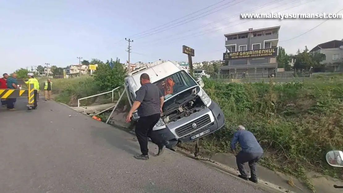 İşçi servisi devrildi: 6 yaralı