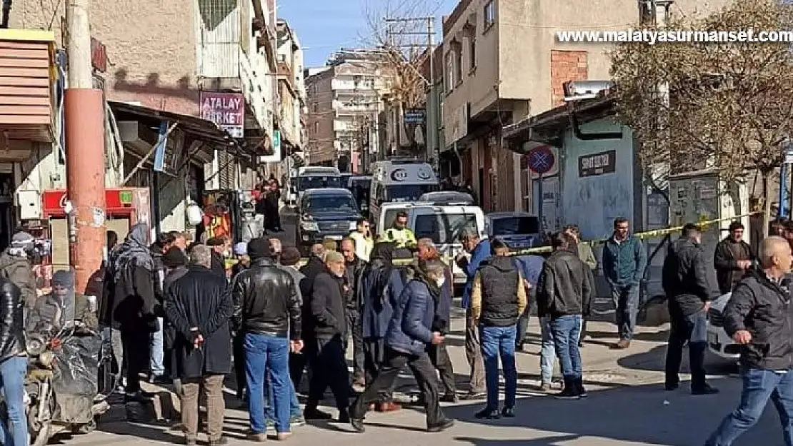 Isınmak için yaktıkları mangalı evin içine aldılar, canlarından oldular