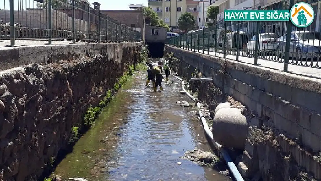 İslahiye Belediyesinden dereleri ıslah çalışması