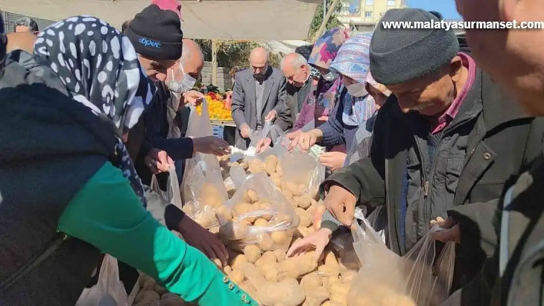 İslahiye'de belediye pazara tezgah açtı