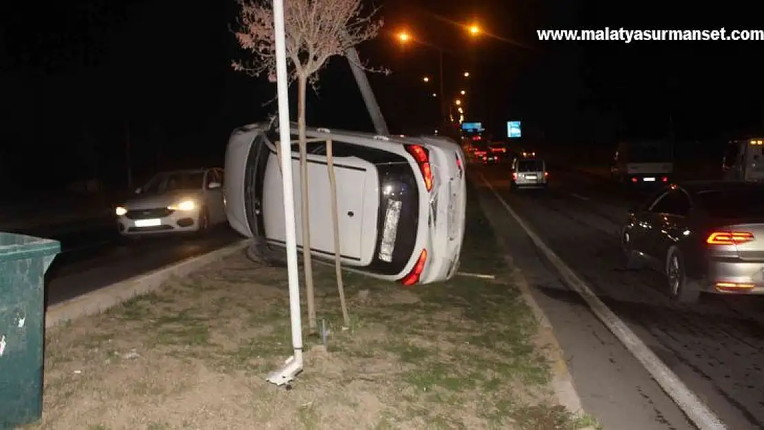 Islak yol kazaya neden oldu: 2 yaralı