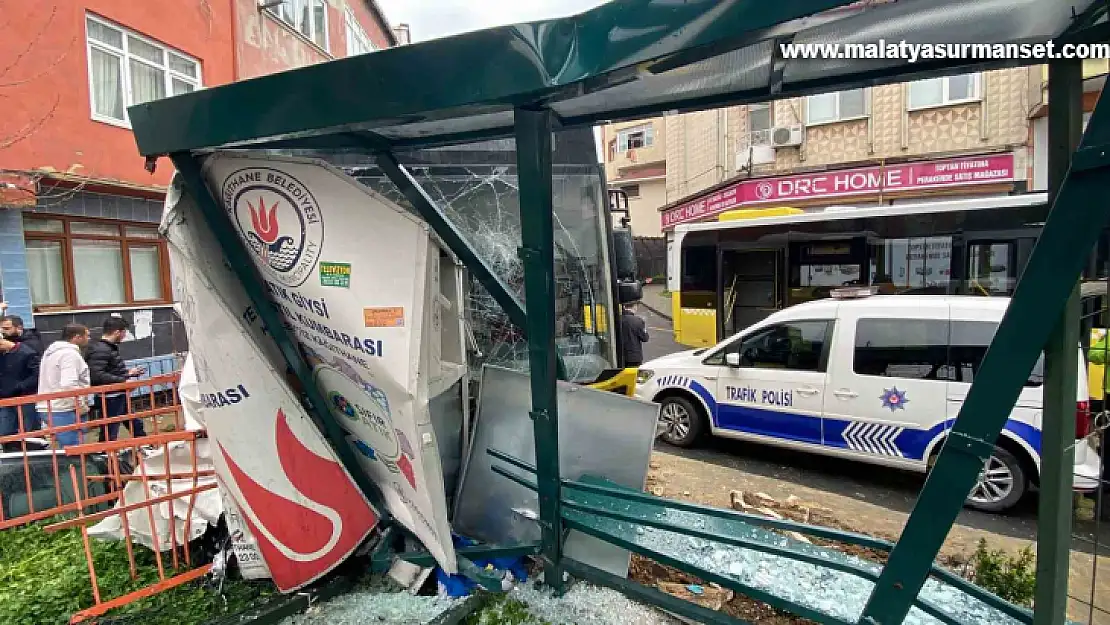 İstanbul'da halk otobüsü dehşeti: Önüne geleni sürükleyip durağa daldı