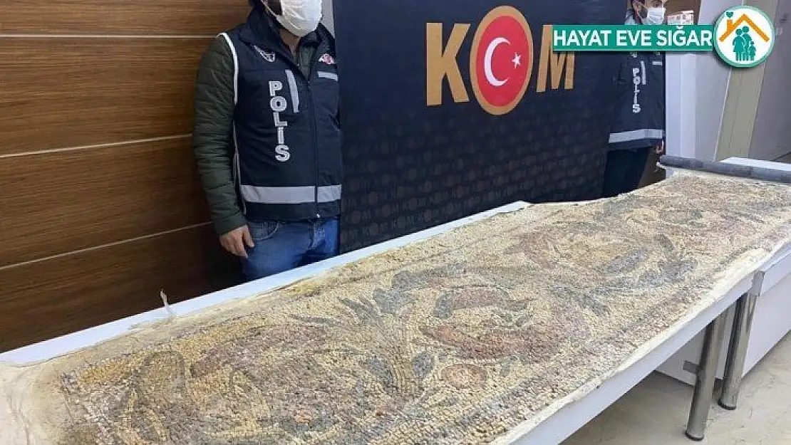 İstanbul'da Roma dönemine ait 3 metre uzunluğunda mozaik ele geçirildi