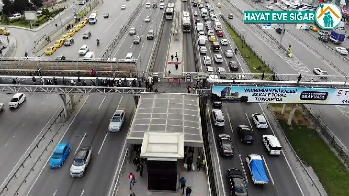 İstanbul'da toplu taşıma araçlarında yoğunluk