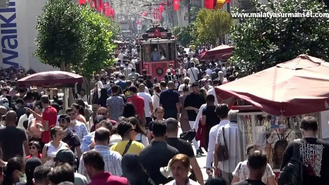 İstiklal Caddesi'nde yoğunluk