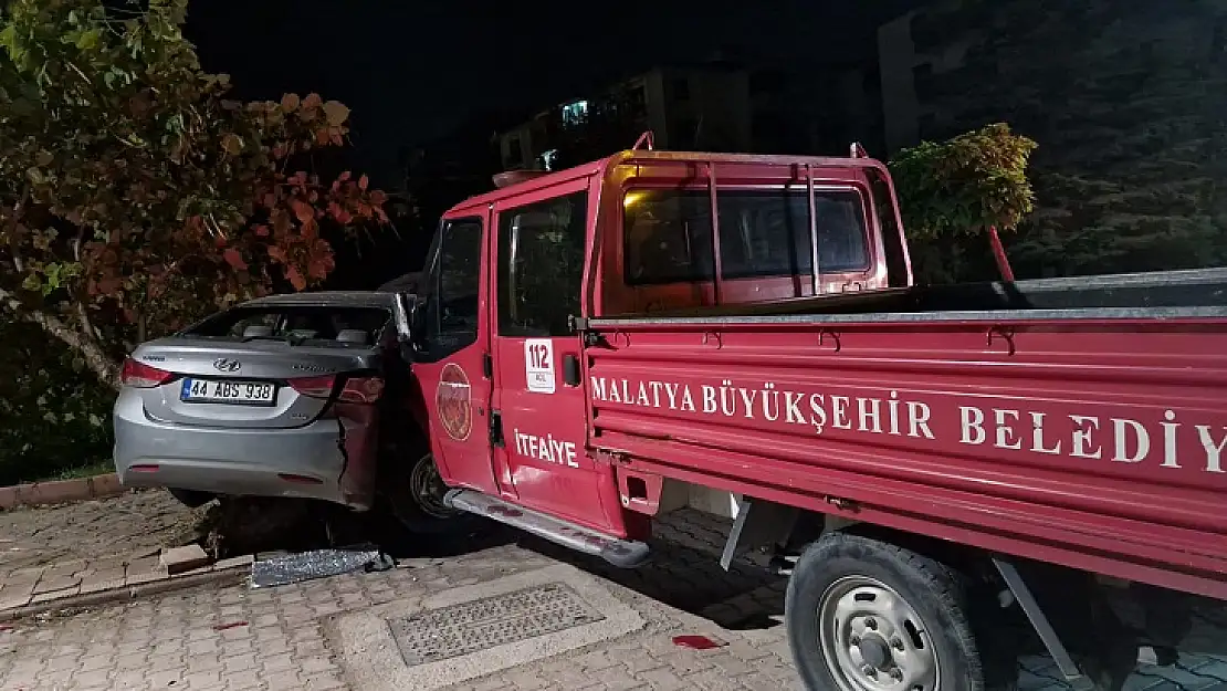 İtfaiye Aracı CHP İl Başkanının Otomobiline Çarptı