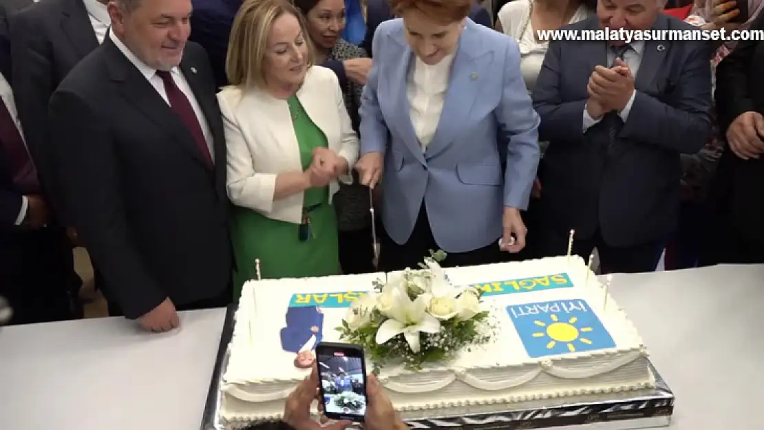 İYİ Parti Genel Başkanı Akşener'e doğum günü sürprizi