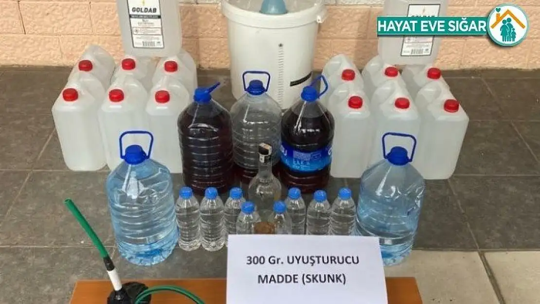 İzmir'de kaçak içki ve uyuşturucu operasyonu