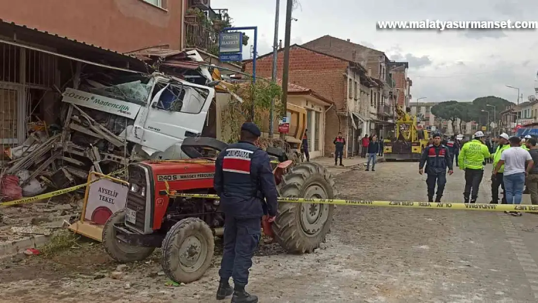 Kamyon ortalığı savaş alanına çevirdi: 8 yaralı