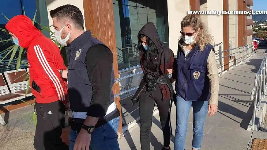 İzmir'de uyuşturucu tacirleri kıskıvrak yakalandı