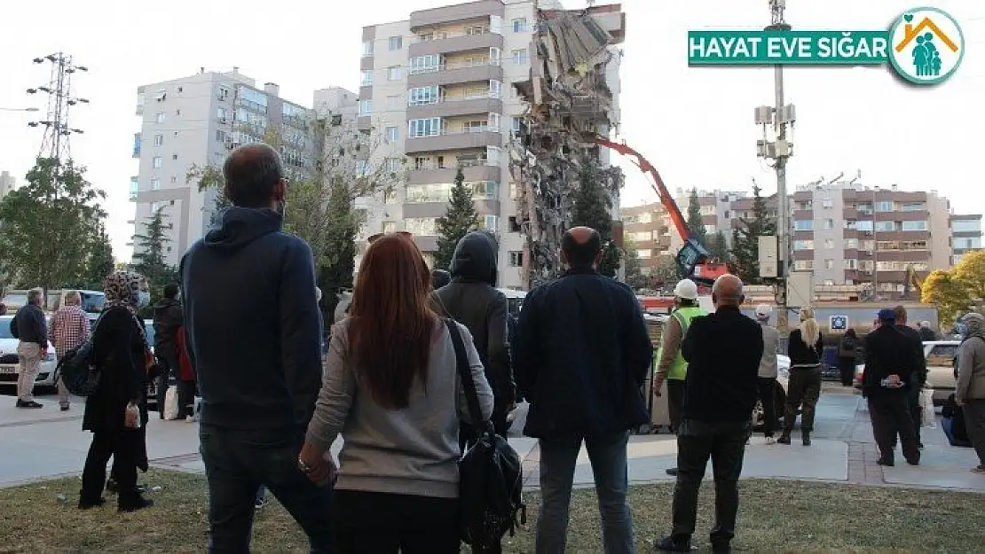 İzmir depreminde yan yatan binada kolon kesilmemiş