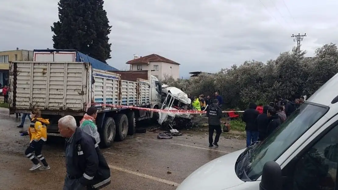 İzmir'de korkunç kaza: 1 ölü, 4 yaralı