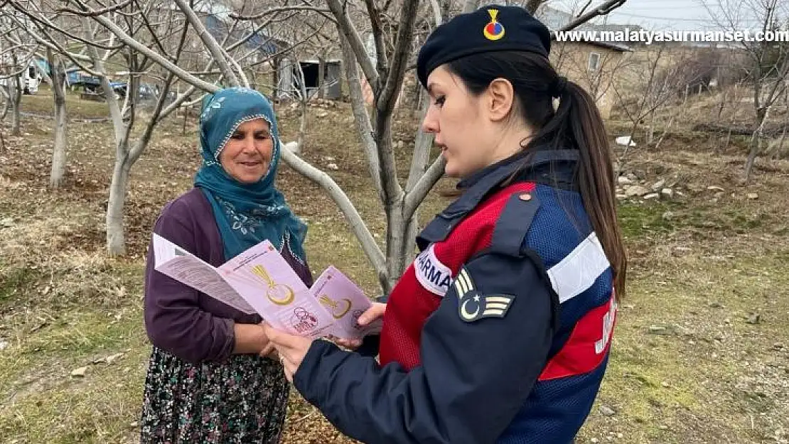 Jandarma, öğrenci ve vatandaşları bilgilendirdi