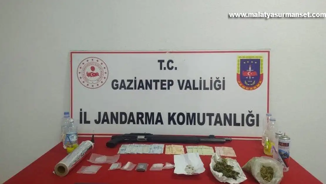 Jandarmadan uyuşturucu satışı yapılan eve operasyon: 4 gözaltı