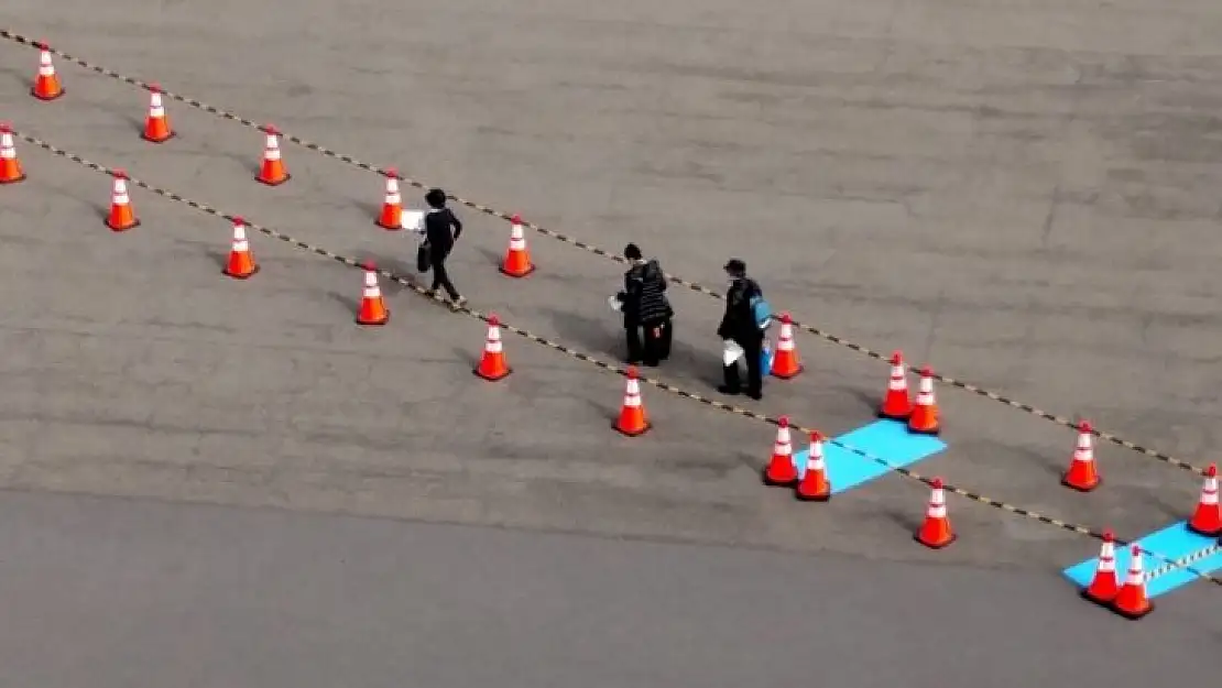 Japonya'daki gemide karantina sona eriyor
