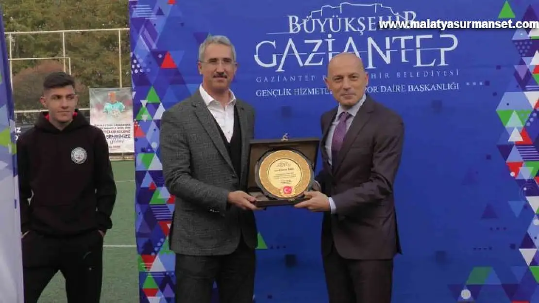 Jübile yapacak Cüneyt Çakır'a Gaziantep'te plaket