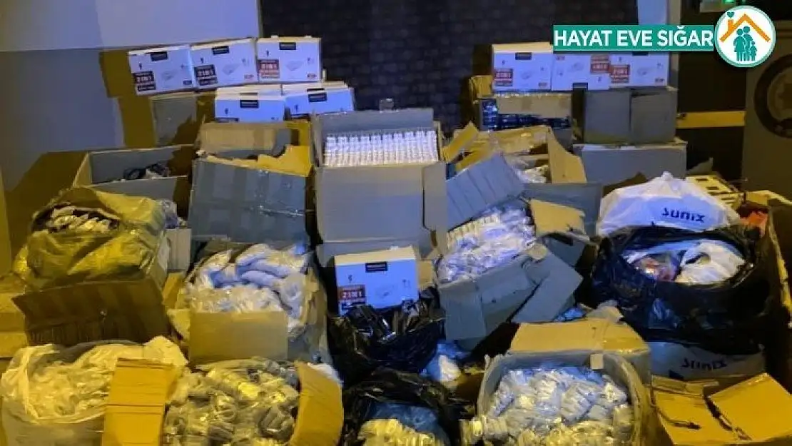 Kaçak cep telefonu aksesuarları ele geçirildi