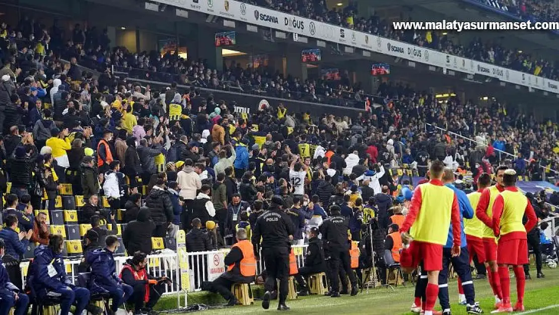 Kadıköy'de 'Ali Koç istifa' sesleri