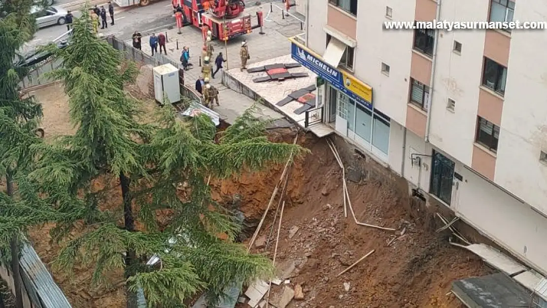 Kadıköy'de inşaatta istinat duvarının çökmesiyle göçük oluştu