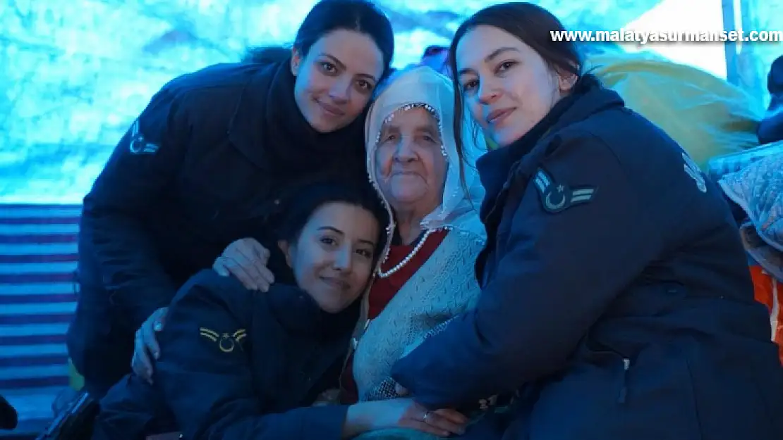 Kadın Astsubaylar deprem bölgesinde