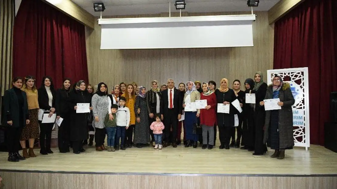 Kadın kursiyerlere sertifikaları törenle verildi