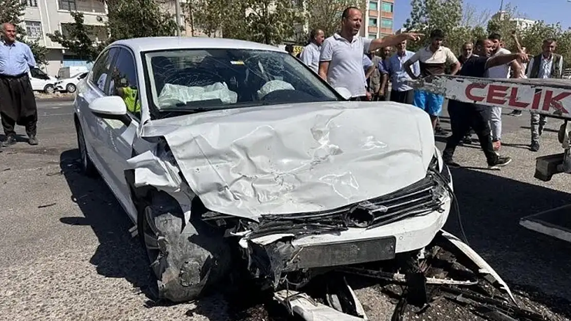 Kafa Kafaya Çarpışan Araçlardan Acı Haber 1 Ölü 4 Yaralı
