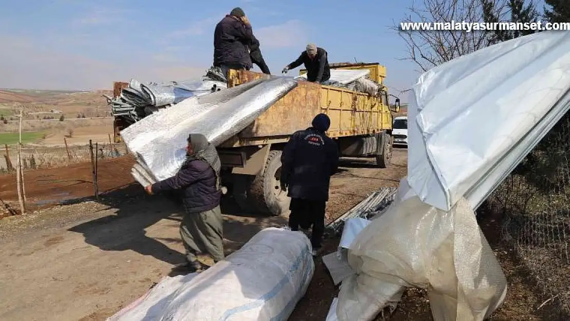 Kahta'da ahırları zarar gören çiftçilere çadır desteği