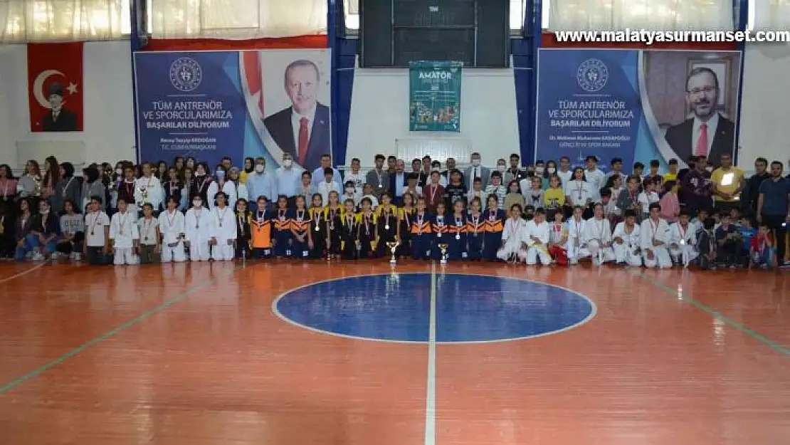 Kahta'da Amatör Spor Haftası kapanış töreni yapıldı.