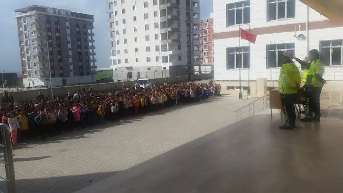 Kahta'daki öğrencilere trafik eğitimi verildi