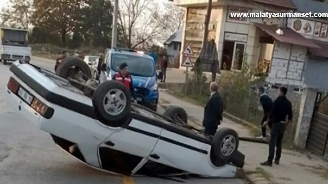 Kaldırıma çarpan otomobil takla attı: 1 yaralı