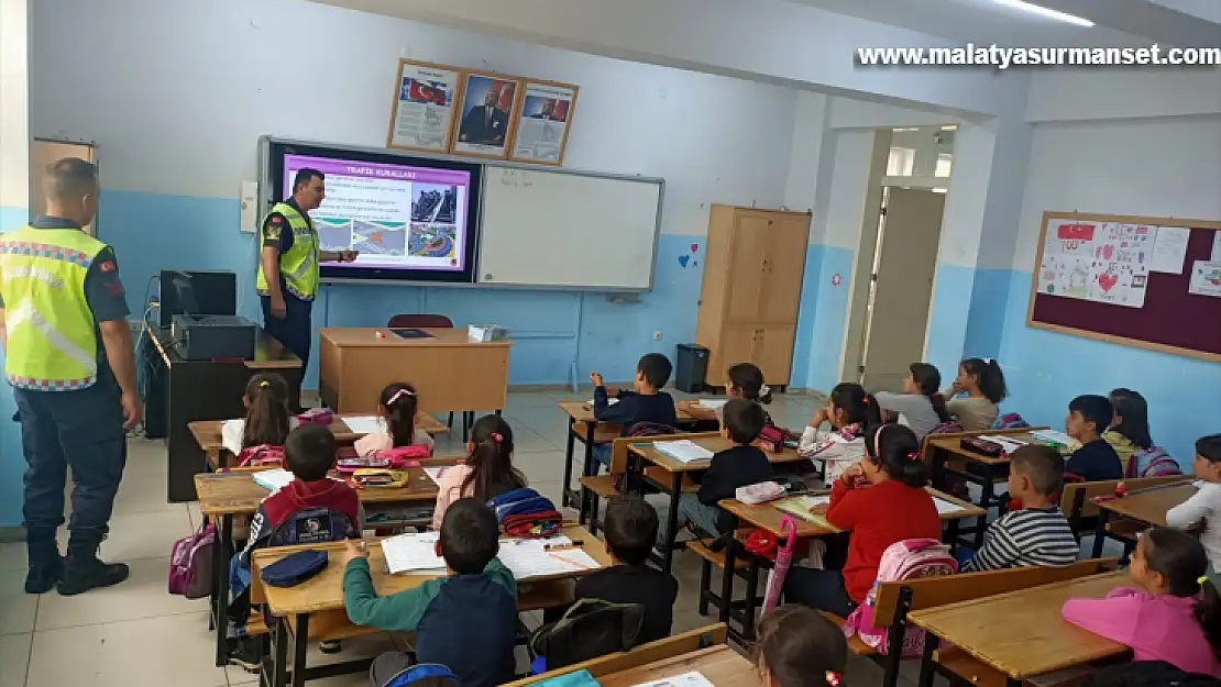 Kale'de jandarmadan öğrencilere trafik eğitimi