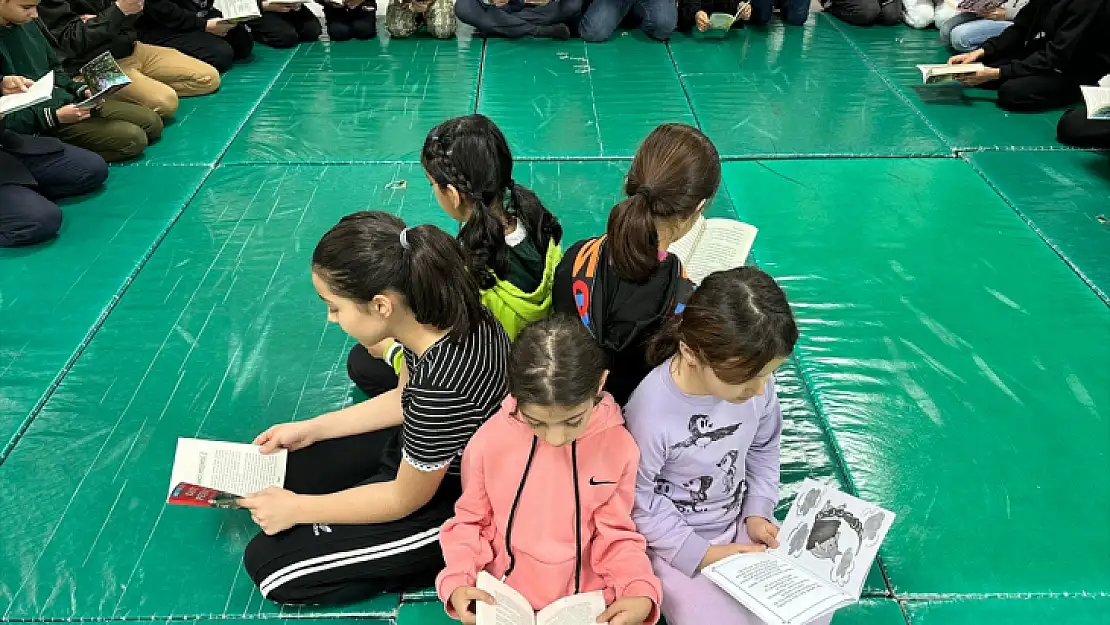 Kale'de 'Kitabımı Okur Sporumu Yaparım' etkinliği düzenlendi