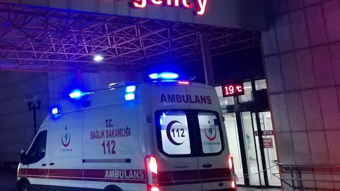 Kale'de Otomobil ile Pat Pat Çarpıştı 1'i Ağır 3 Yaralı