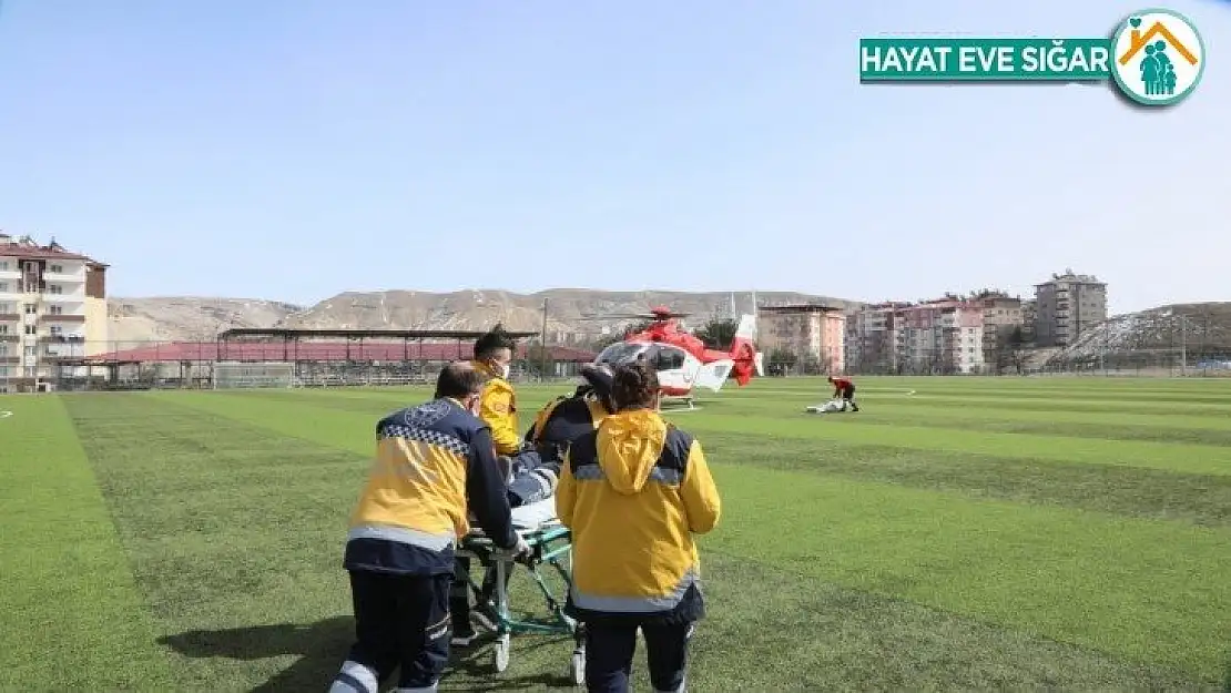 Kalp krizi geçiren 112 personeline ambulans helikopter yetişti