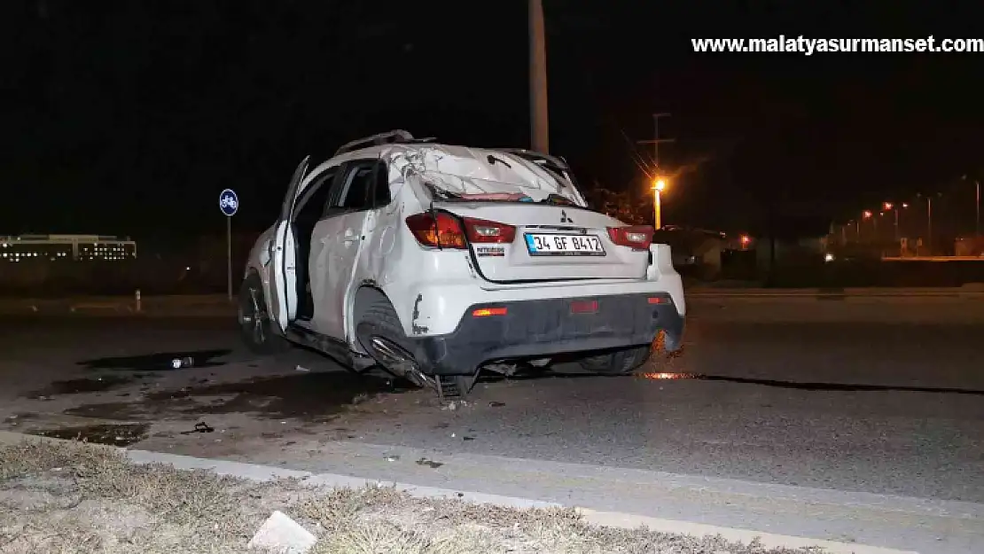 Kalp krizi geçiren eniştesini hastaneye götürürken kaza yaptı: 3 yaralı