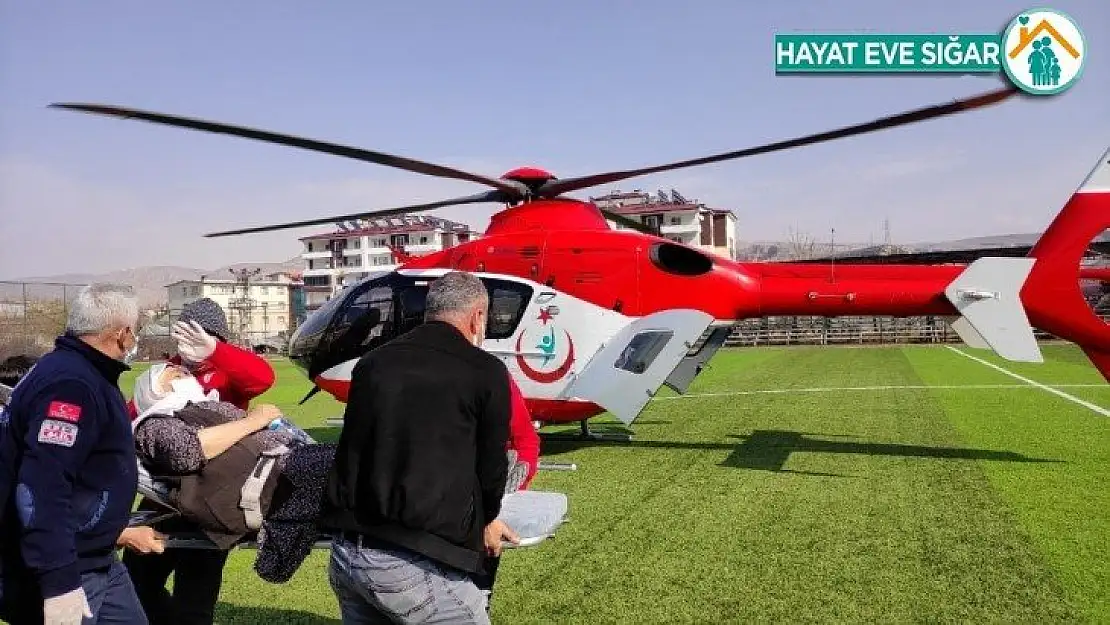 Kalp krizi geçiren kadın helikopter ile hastaneye yetiştirildi