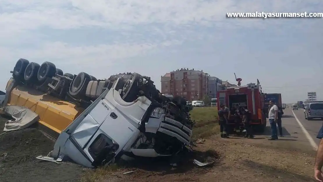 Kamyon sürücüsü hurdaya dönen araçtan burnu bile kanamadan çıktı